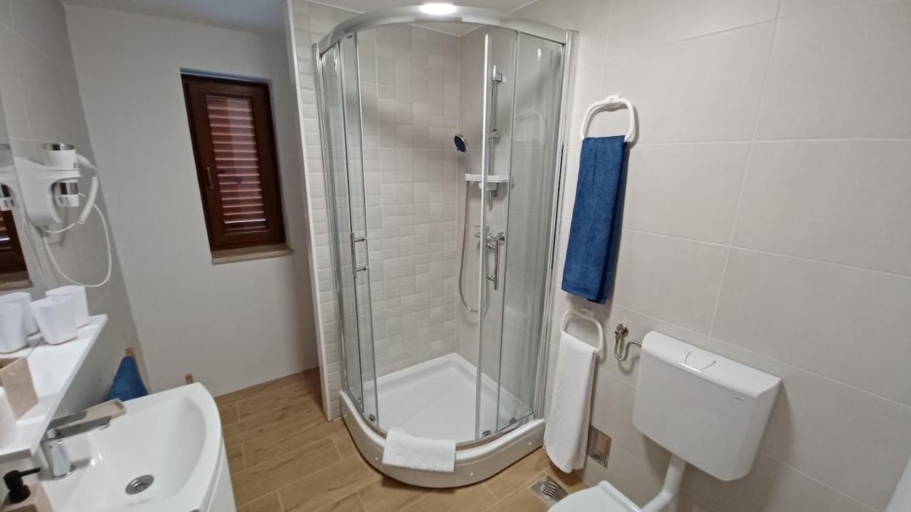 וולי לוסיניי Amaryllis Residence, Apartment Diana & Deluxe Rooms With Shared Kitchen מראה חיצוני תמונה