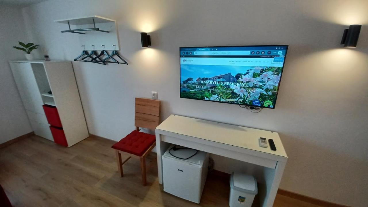 וולי לוסיניי Amaryllis Residence, Apartment Diana & Deluxe Rooms With Shared Kitchen מראה חיצוני תמונה